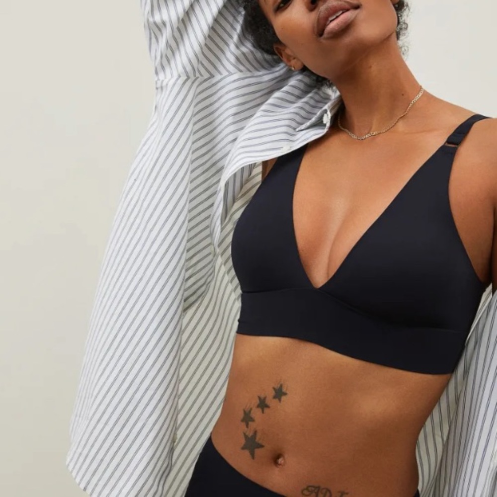 Everlane Black Invisible Bra Size Medium